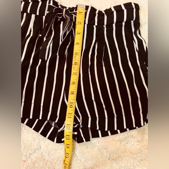 Ambiance Apparel Black White Stripped Stretch Waist Tie Shorts Small Pockets - Picture 11 of 12